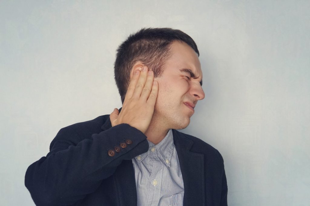 علت گوش درد چیست؟ سریع ترین روش درمانی درد گوش درخانه 